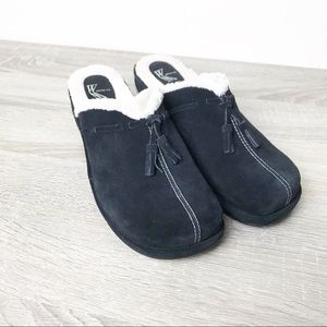 White mountain faux fur lined leather clogs